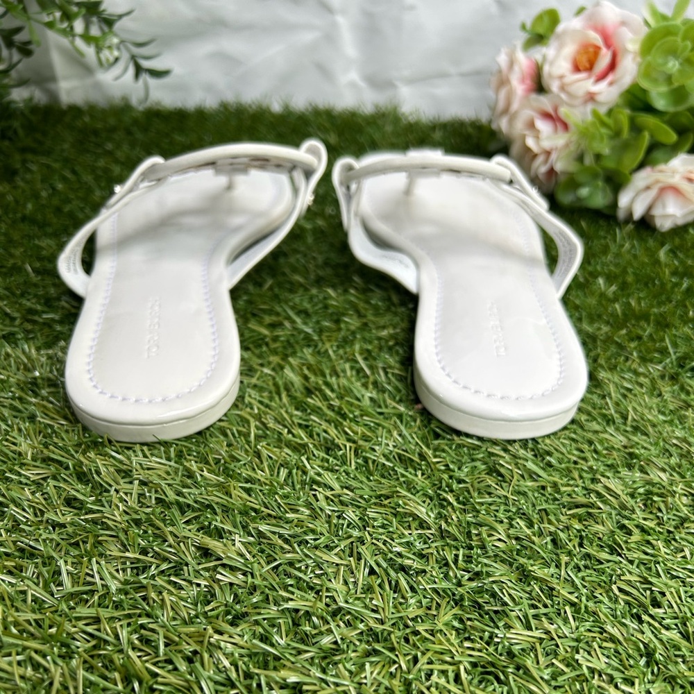 Tory Burch 
Miller cut-out leather flip-flops
$267 Sandals Sz 59 optical white - Picture 12 of 16